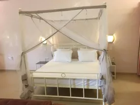 Magnifique villa en forme de U entièrement meublée et climatisée à Gandigal