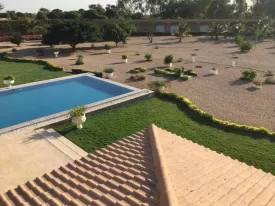 Magnifique villa en forme de U entièrement meublée et climatisée à Gandigal
