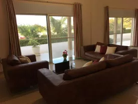 Magnifique villa en forme de U entièrement meublée et climatisée à Gandigal