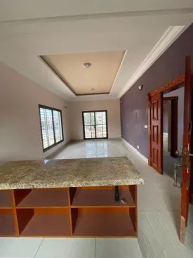 Le Studio F2 : 1 Chambre + 1 Salon avec Cuisine américaine + 1 Toilette et une grande Terrasse disponible au 1er étage se situe sur la route de Ngaparou