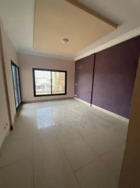 Le Studio F2 : 1 Chambre + 1 Salon avec Cuisine américaine + 1 Toilette et une grande Terrasse disponible au 1er étage se situe sur la route de Ngaparou