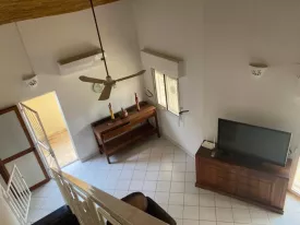 Villa meublée située dans une résidence avec piscine commune à 5 minute de la villa composée de 2 chambres et une mézzanine 2 salle d’eau, toilette visiteur , stationnement véhicule , salon, salle