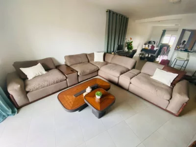 Appartement de standing au 3e étage  d'une Résidence sécurisée , offrant une vue dégagée et imprenable .Vue mer au loin depuis l'appartement