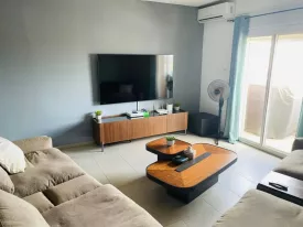 Appartement de standing au 3e étage d'une Résidence sécurisée , offrant une vue dégagée et imprenable .Vue mer au loin depuis l'appartement