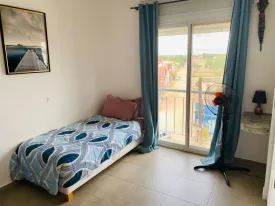 Appartement de standing au 3e étage d'une Résidence sécurisée , offrant une vue dégagée et imprenable .Vue mer au loin depuis l'appartement