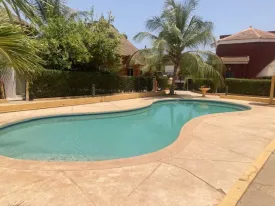 Villa au coeur de Saly ,
location semi- meublée et équipée