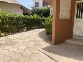 Villa au coeur de Saly ,
location semi- meublée et équipée