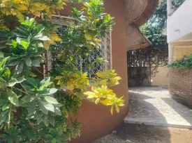 Villa au coeur de Saly ,
location semi- meublée et équipée